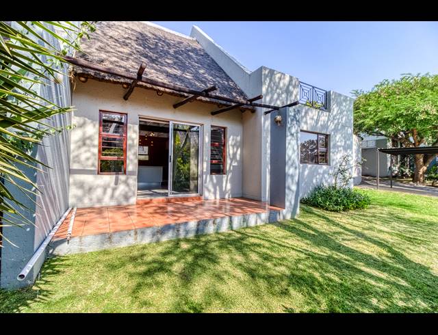 2 BEDROOM SECTIONAL TITLE RENTED IN SHARONLEA